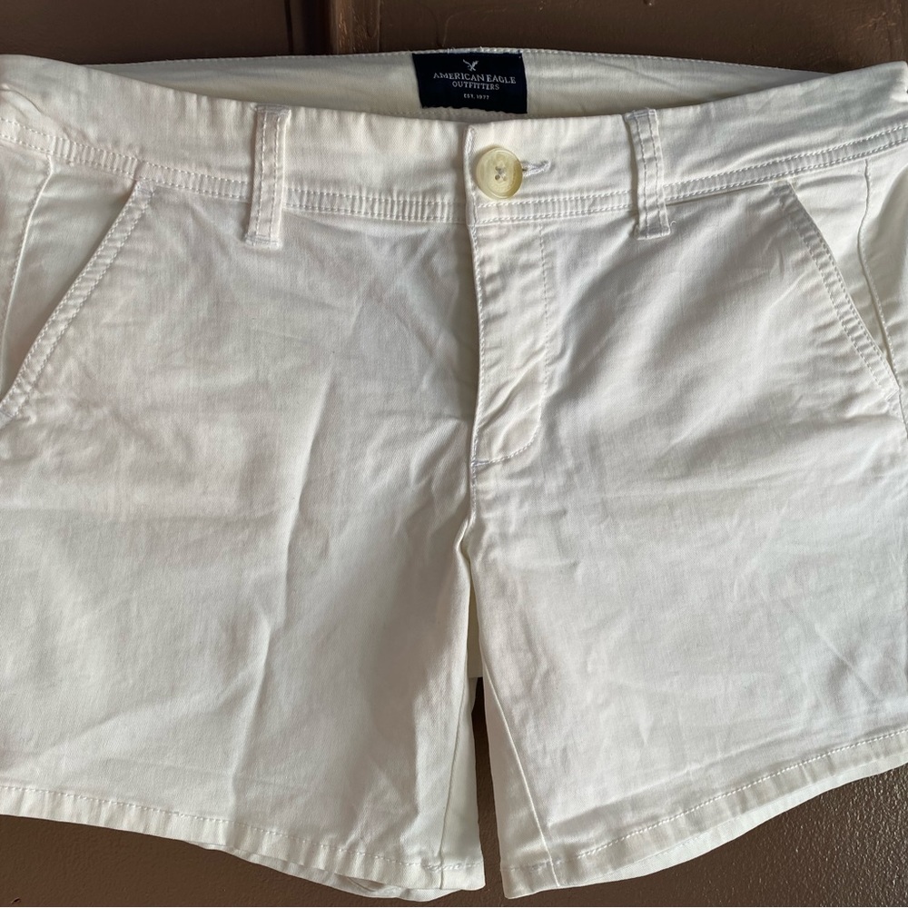 American eagle beige shorts
